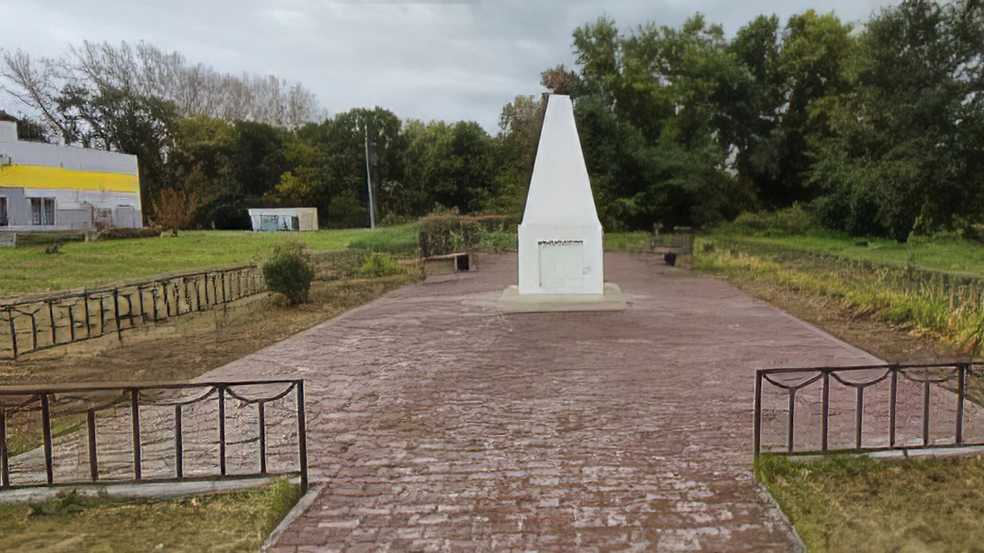 Памятник воинам-зареченцам погибшим в Великой Отечественной войне 1941-1945 гг.